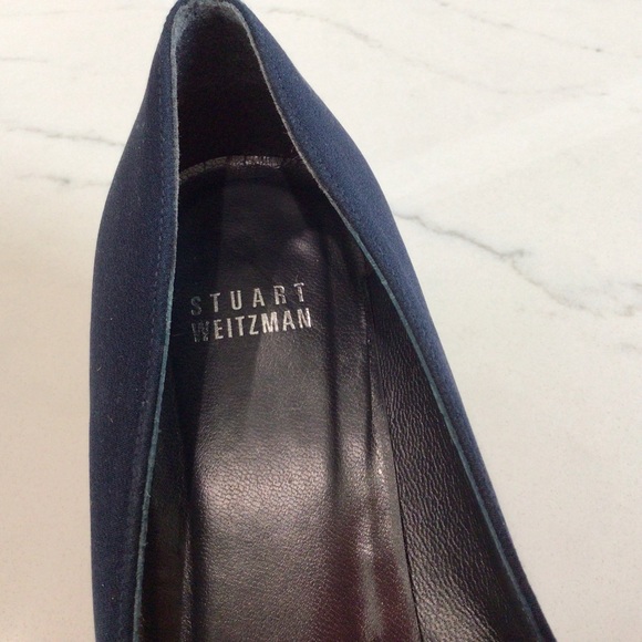 Stuart Weitzman Navy Bow Pump, Size 7M, Excellent Condition - Picture 5 of 6